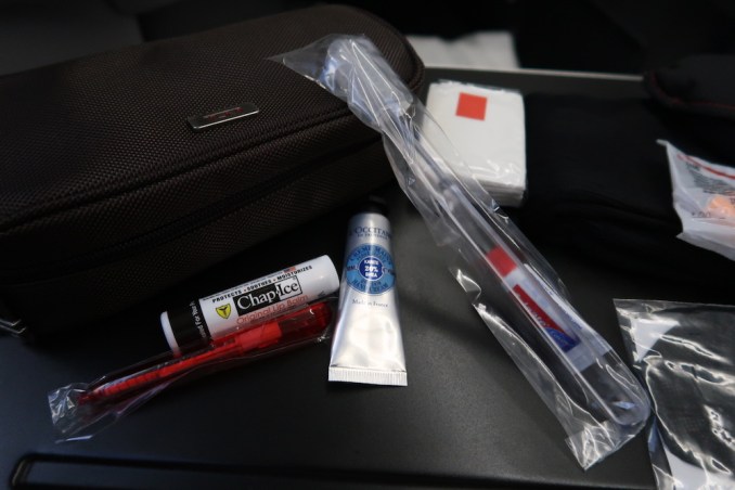 AVIANCA B787 BUSINESS CLASS: AMENITY KIT