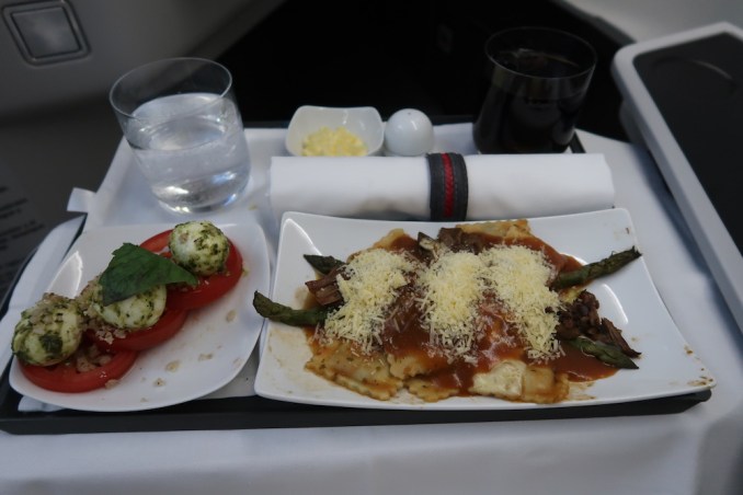 AVIANCA B787 BUSINESS CLASS: DINNER