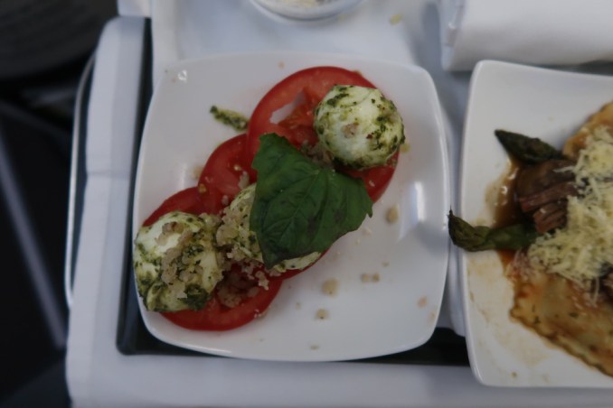 AVIANCA B787 BUSINESS CLASS: DINNER