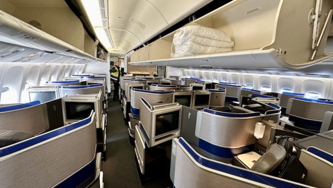 UNITED BOEING 777 POLARIS BUSINESS CLASS