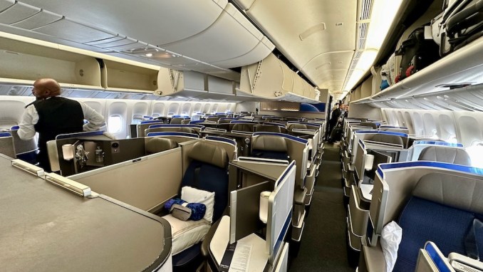 UNITED BOEING 777 POLARIS BUSINESS CLASS