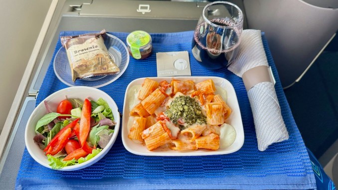 UNITED BOEING 777 POLARIS BUSINESS CLASS